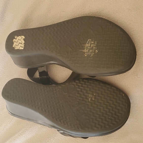 Woman's black size 8 sketchers wedge sandals - Picture 2 of 2